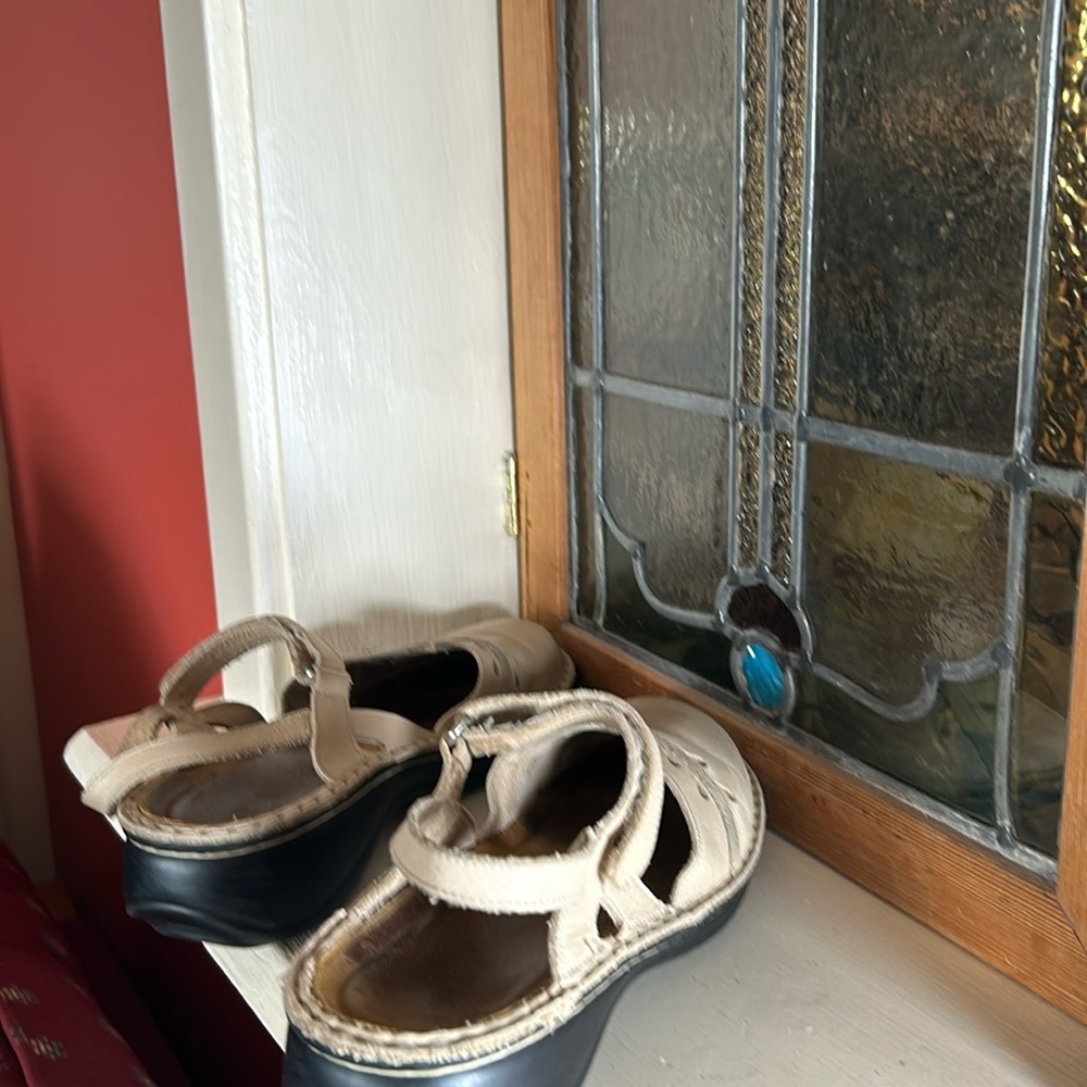 Naot Cream Flats with Soft Material and Decorative Strap NWOT - Picture 3 of 8